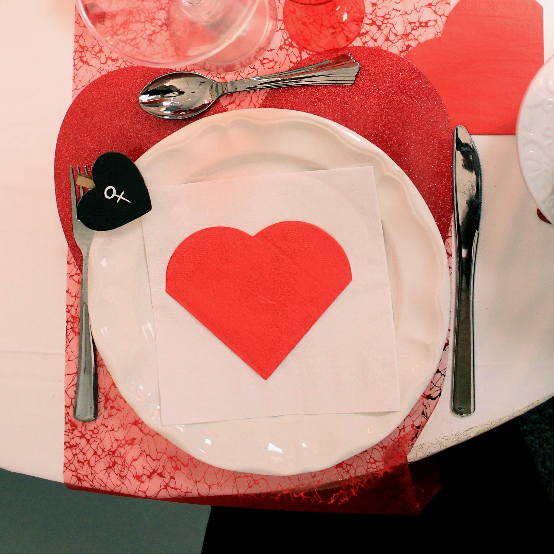 Table Saint-Valentin : 4 idées déco DIY originales dénichées sur